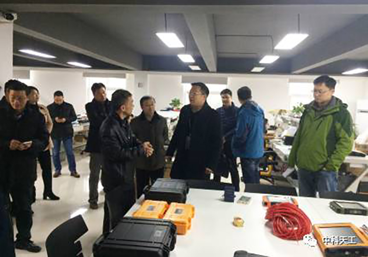 武漢市考評辦專家組蒞臨中科天工檢查指導(dǎo)工作02.jpg